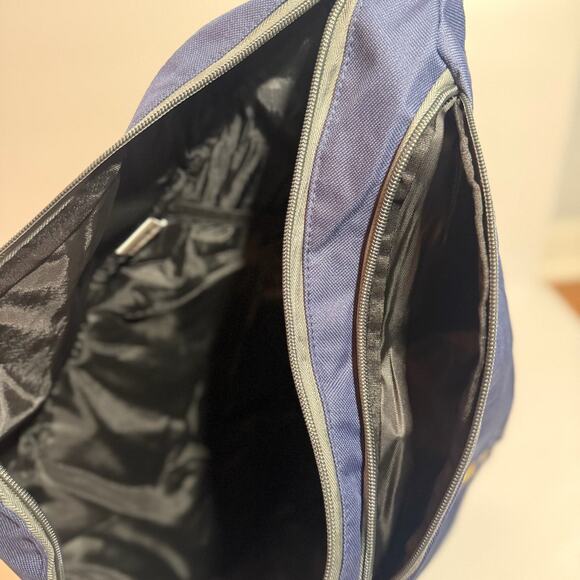 🛳️ NWOT Disney Cruise Line Sling Backpack Blue Gray Mickey Daypack Shoulder Bag - Picture 3 of 5